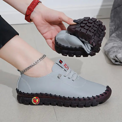 🔥Last Day Promotion 50% OFF - Women's Comfortable Flat Leather Sneakers